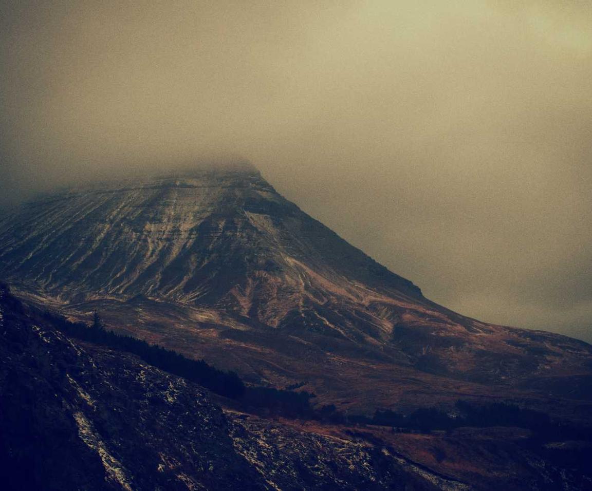 腾讯云账号代实名实名账号：The Advantages and Disadvantages of Using Data Cards for Social Networking and Dating